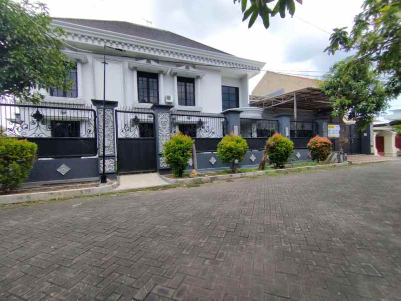 dijual rumah dharmahusada utara