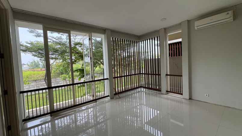 dijual rumah di citraland surabaya barat
