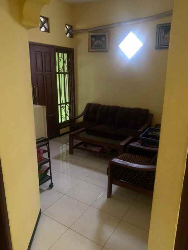 dijual rumah di gkb gresik nyaman dan strategis