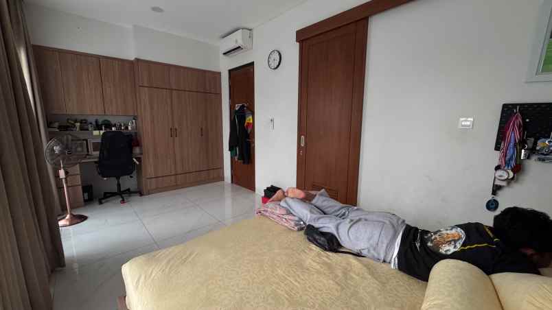 dijual rumah di komplek puri agung lestari beji depok