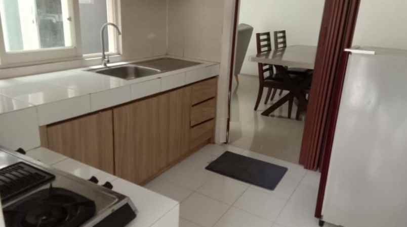 dijual rumah dian istana graha famili