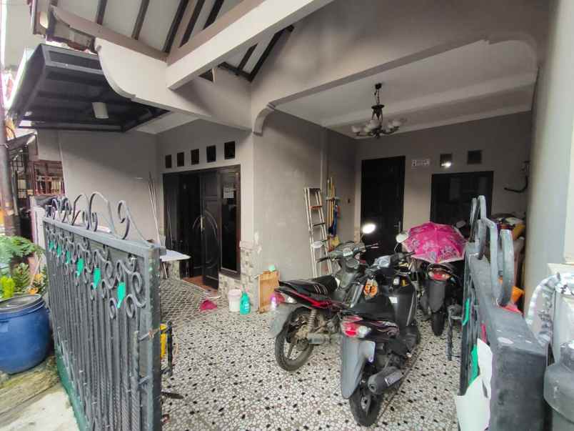 dijual rumah duren sawit