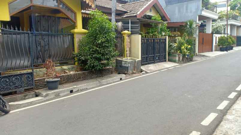 dijual rumah duren sawit