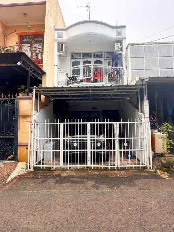 dijual rumah duren sawit