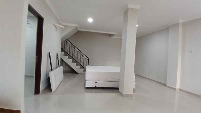 dijual rumah gading griya lestari