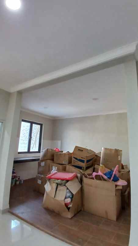 dijual rumah gading griya lestari