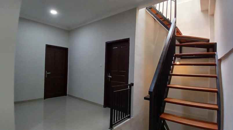 dijual rumah gading griya lestari