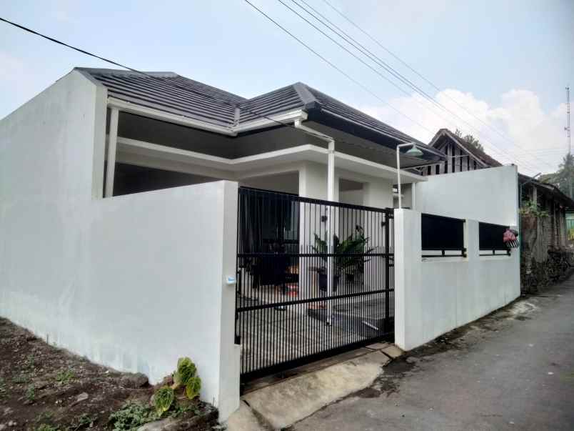 dijual rumah gambiran pakembinangun