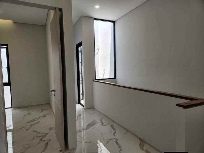 dijual rumah gayungsari barat