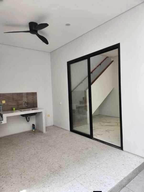 dijual rumah gayungsari barat