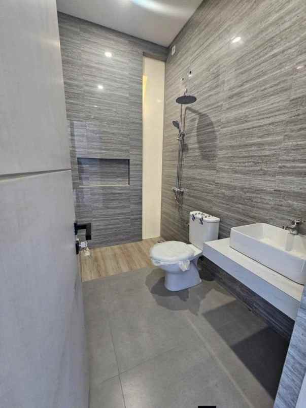 dijual rumah gayungsari barat