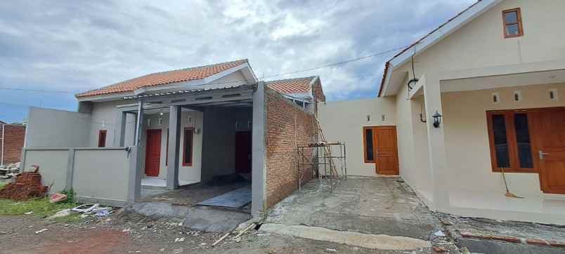 dijual rumah gentan