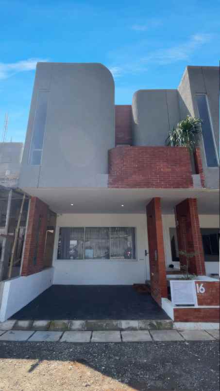 dijual rumah gg bakti jl aria putra