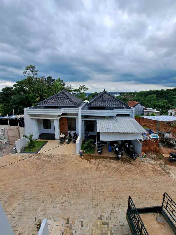 dijual rumah grafika utama
