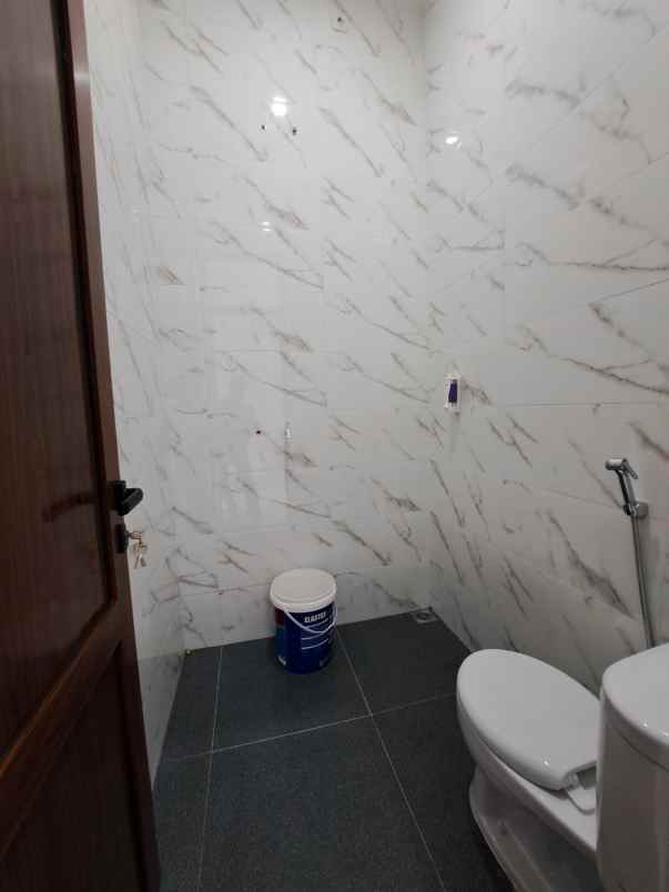 dijual rumah grafika utama