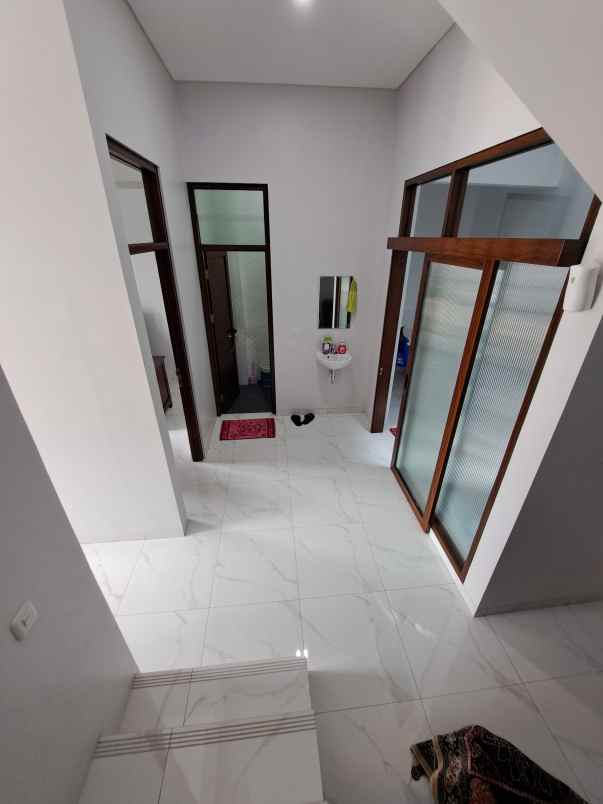 dijual rumah grafika utama