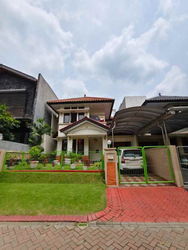 dijual rumah graha famili