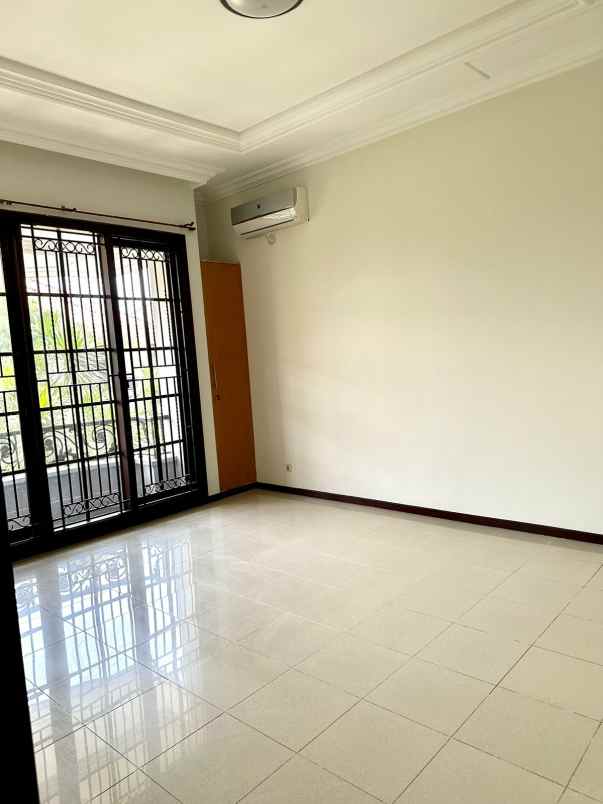 dijual rumah graha famili