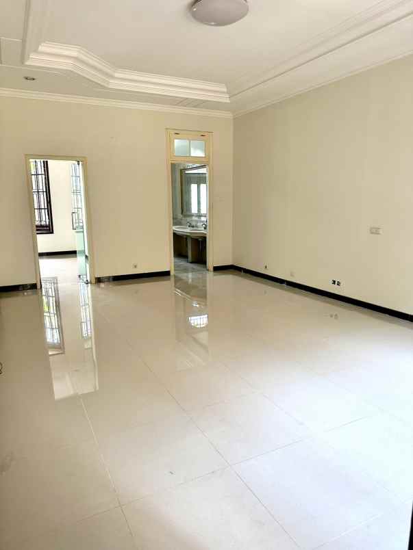 dijual rumah graha famili