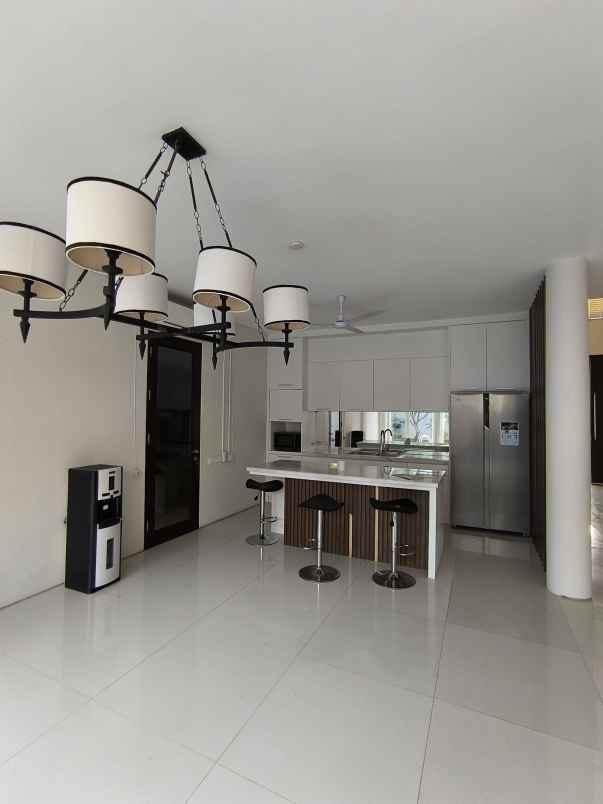 dijual rumah graha famili wiyung