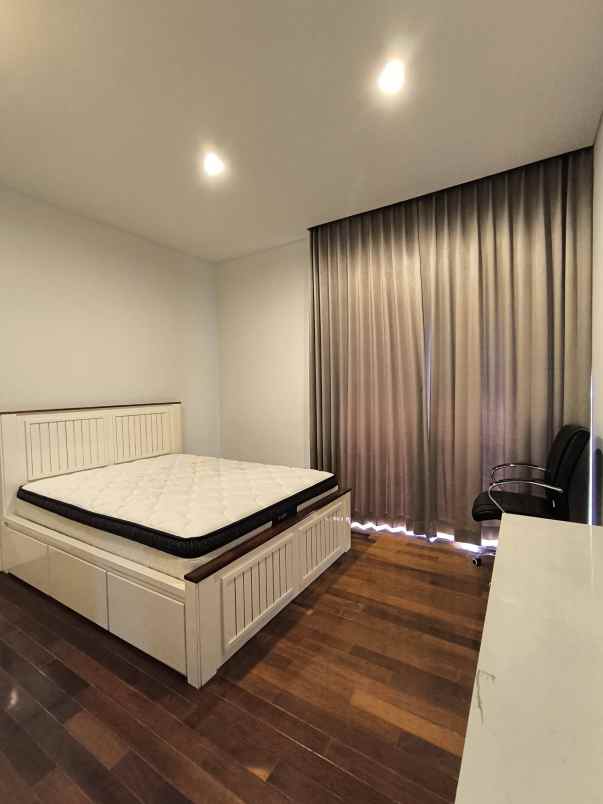 dijual rumah graha famili wiyung