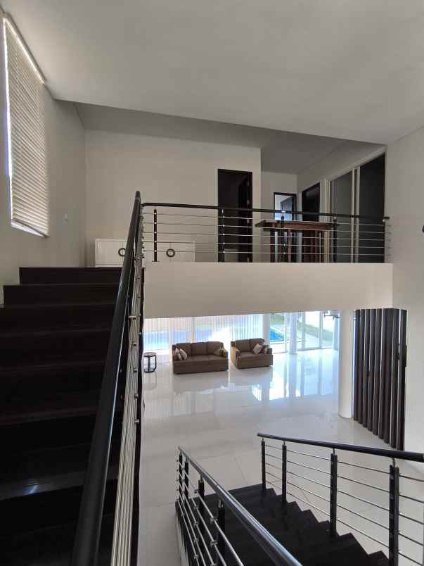 dijual rumah graha famili wiyung