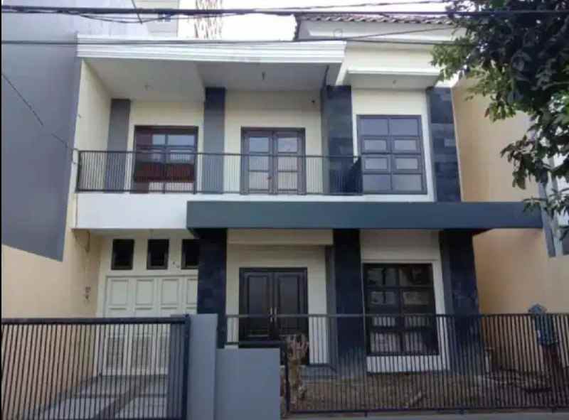 dijual rumah graha santoso regency