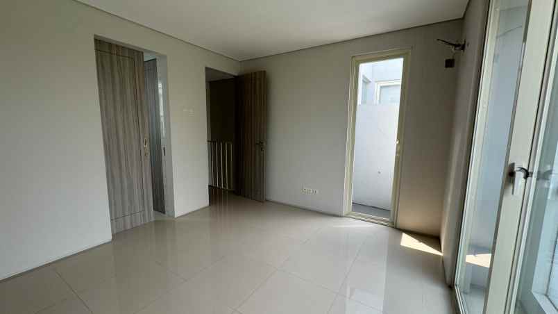 dijual rumah grand pakuwon