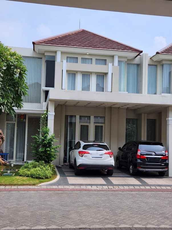 dijual rumah grand pakuwon