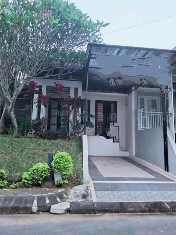 dijual rumah green hills residence