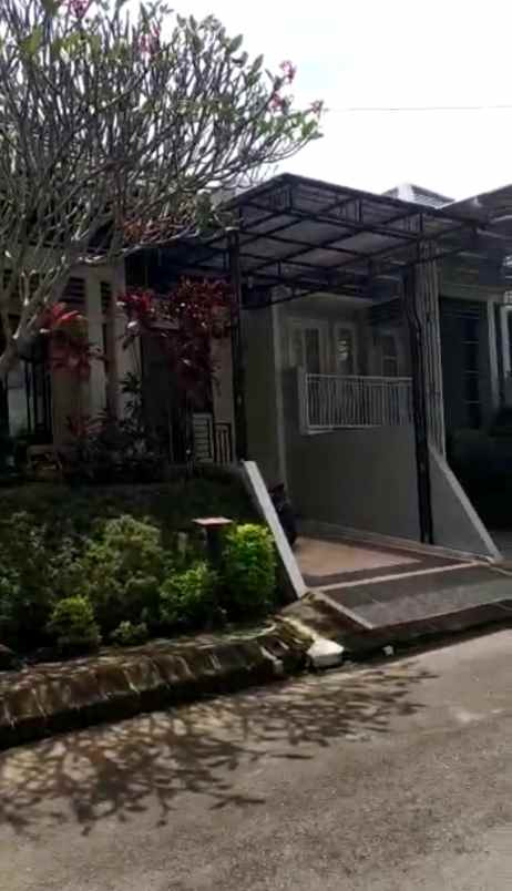 dijual rumah green hills residence