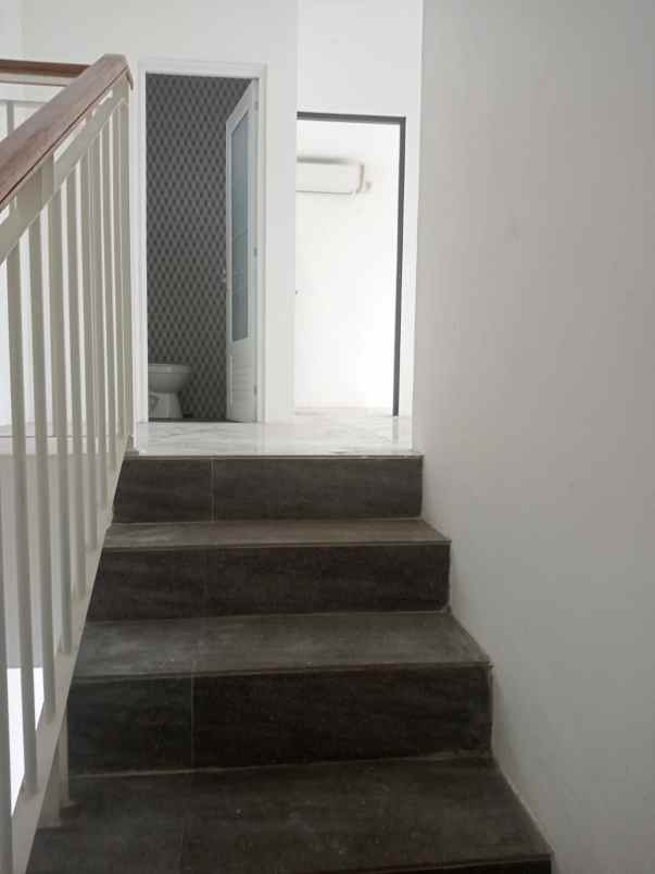 dijual rumah green kenongo regency