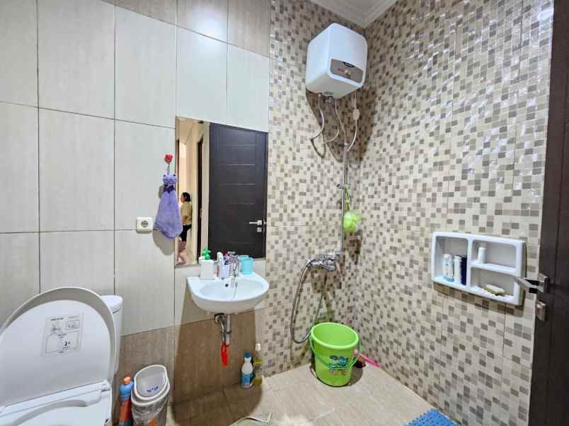 dijual rumah harapan indah cluster