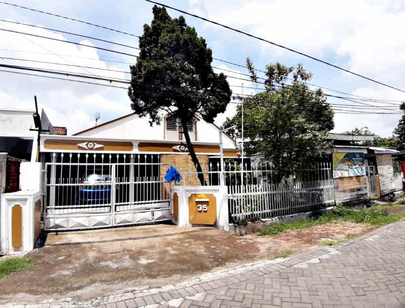 dijual rumah harga tanah lokasi strategis