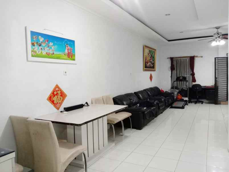 dijual rumah hunian di kemayoran 2 lantai