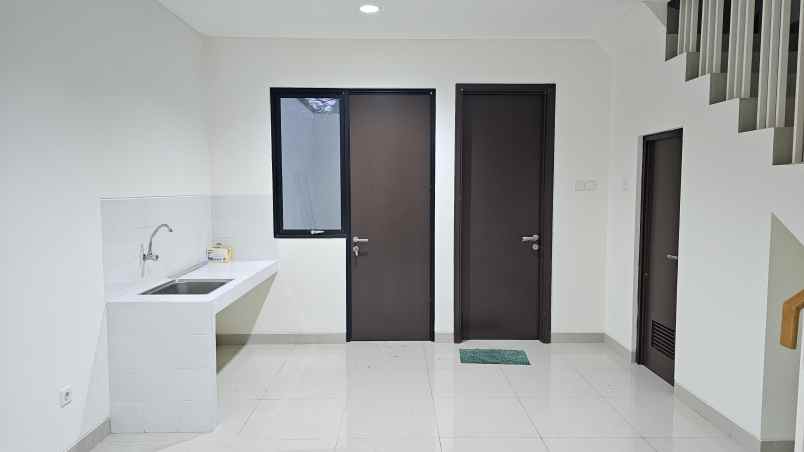 dijual rumah jakarta garden city