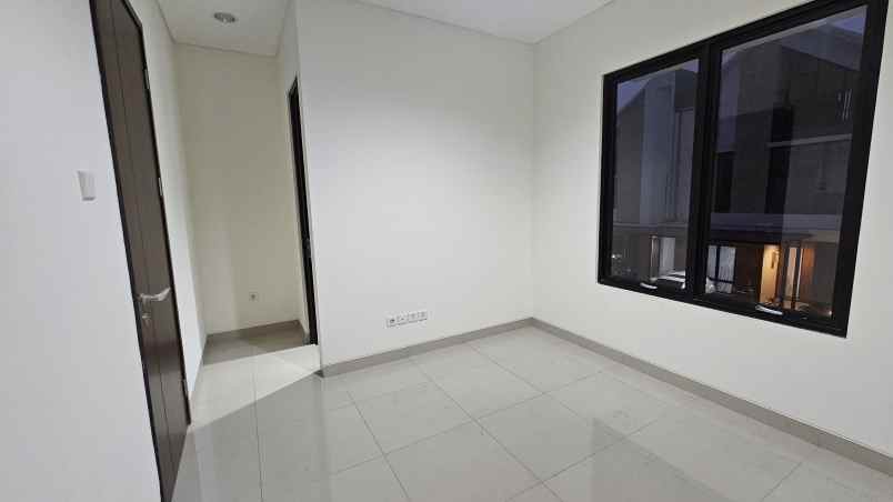 dijual rumah jakarta garden city