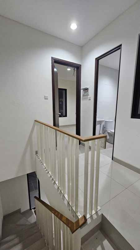 dijual rumah jakarta garden city