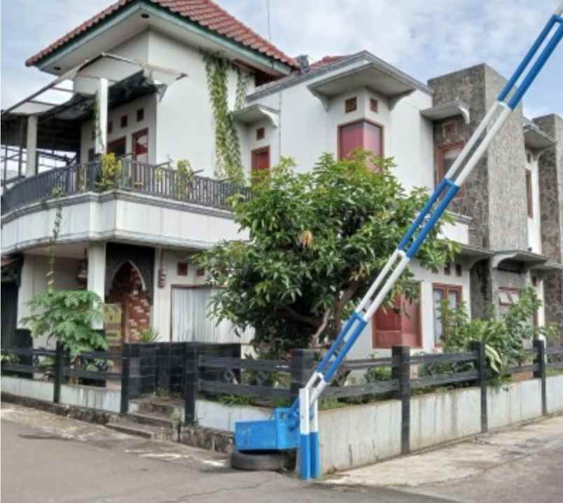 dijual rumah jalan benda barat kel