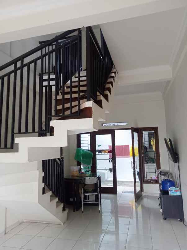 dijual rumah jalan bukit indah