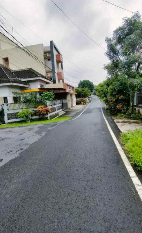 dijual rumah jalan bunga bunga suhat