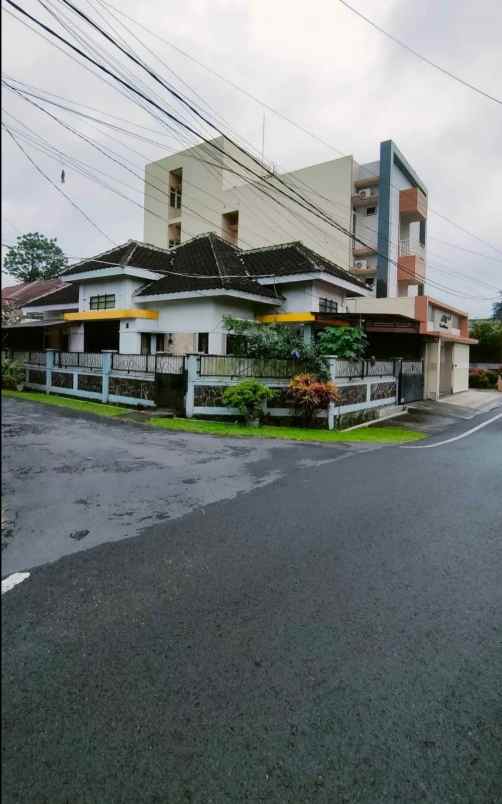 dijual rumah jalan bunga bunga suhat
