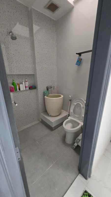 dijual rumah jalan darmo sentosa raya