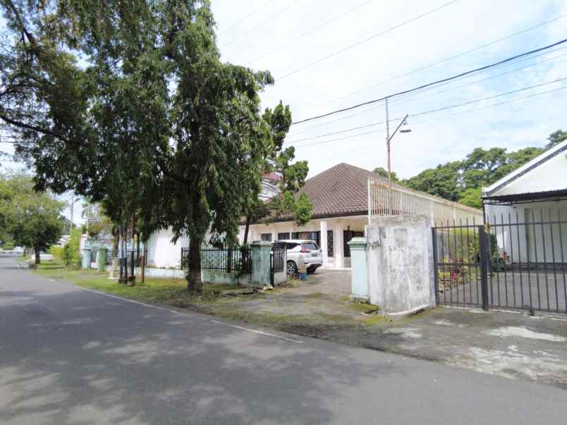 dijual rumah jalan gurila deket juanda