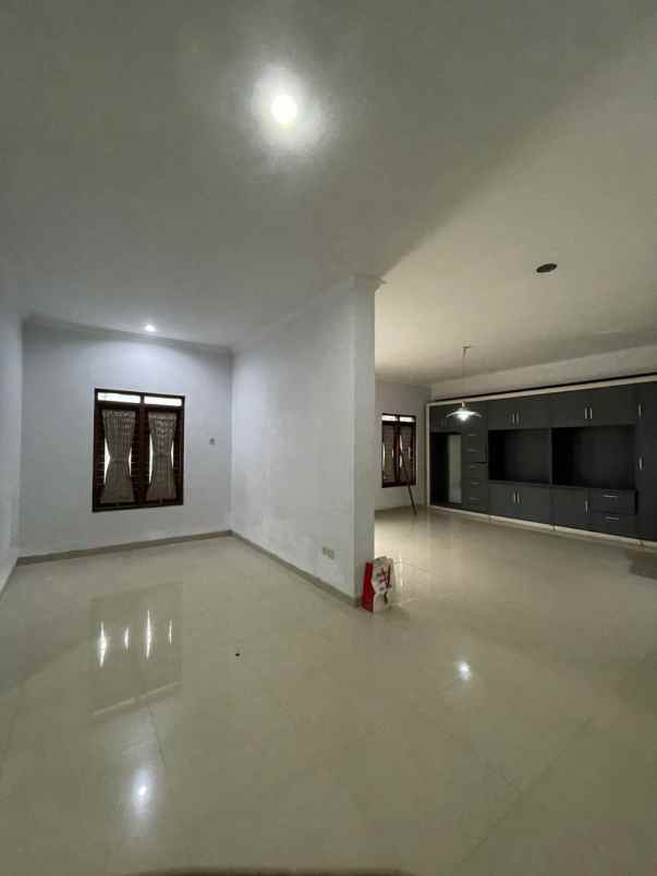 dijual rumah jalan imogiri barat