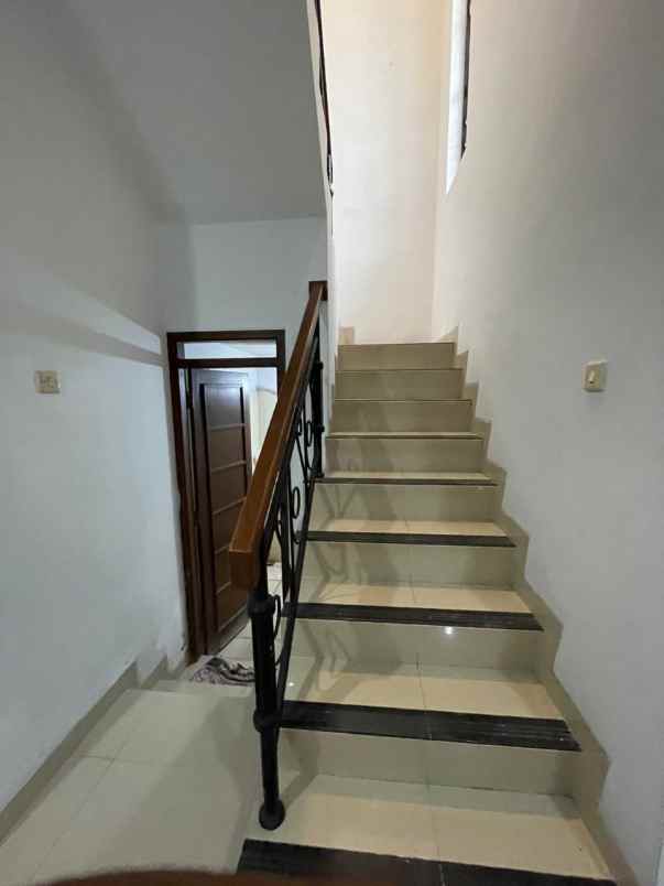 dijual rumah jalan imogiri barat