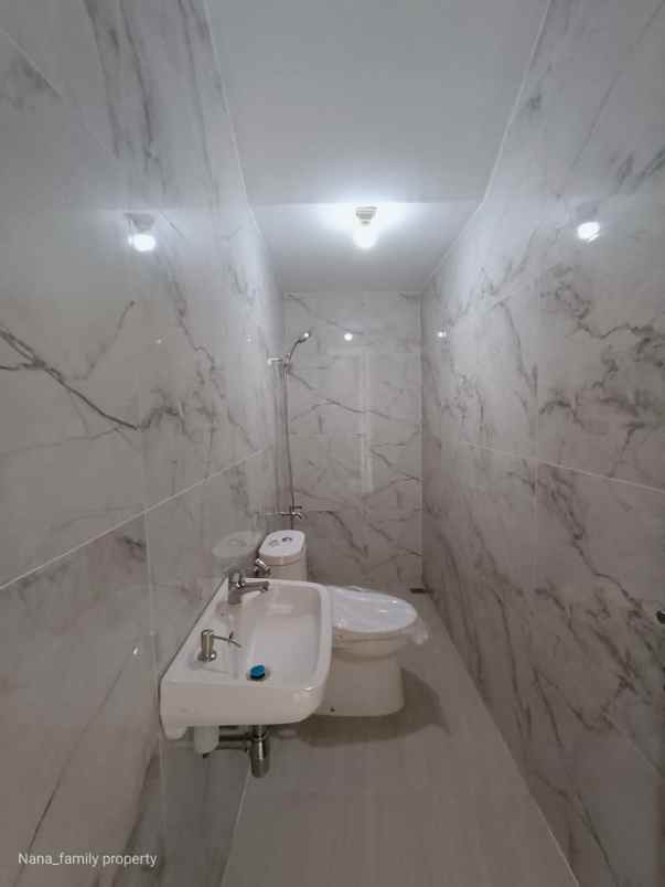 dijual rumah jalan kavling deplu adam malik