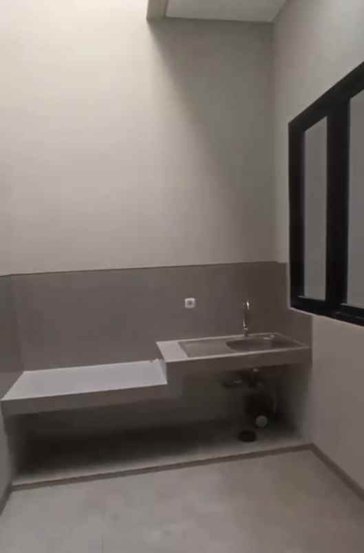 dijual rumah jalan kutisari indah utara