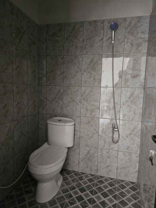 dijual rumah jalan mawar kalibaru