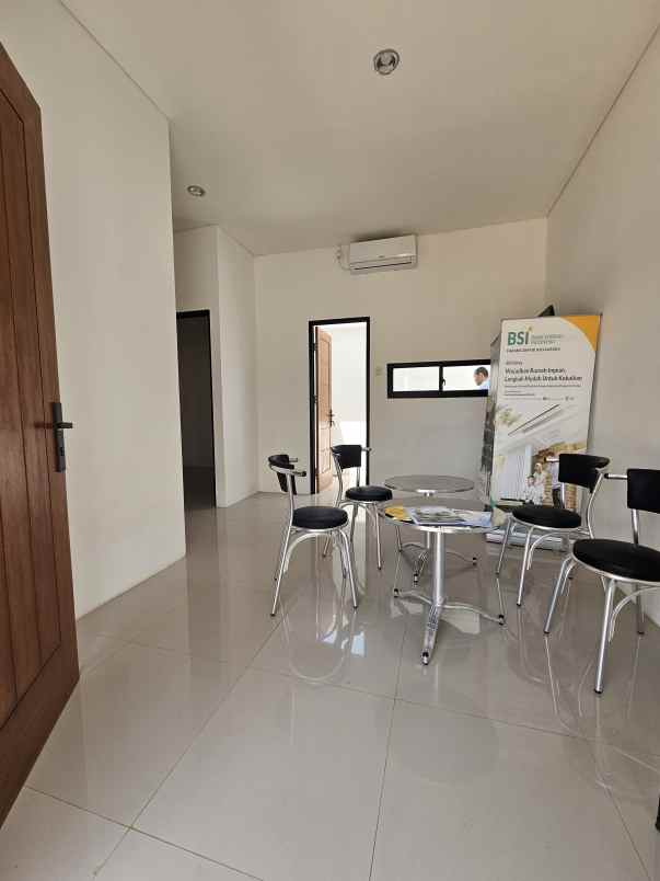 dijual rumah jalan mawar kalibaru